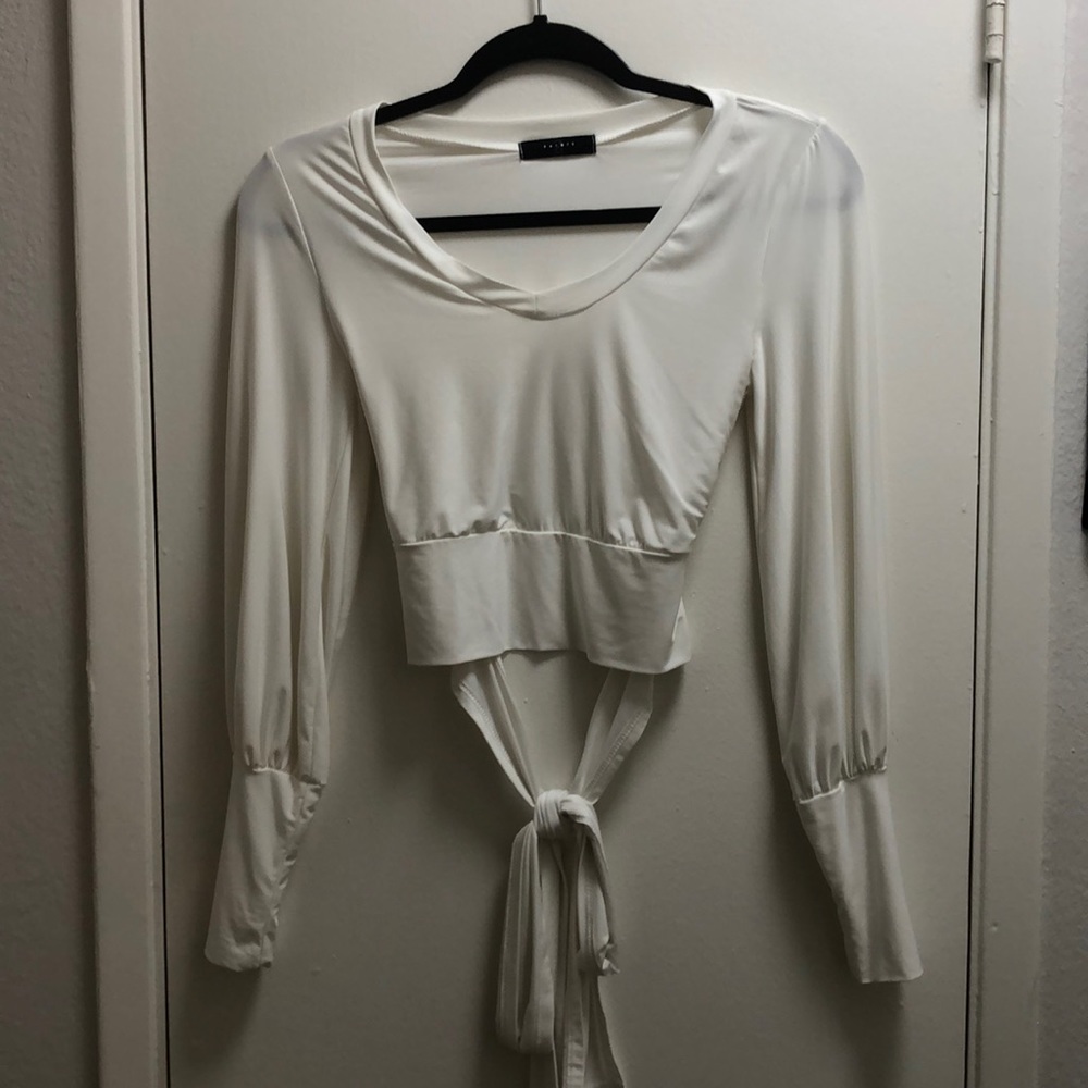 Long sleeved white top